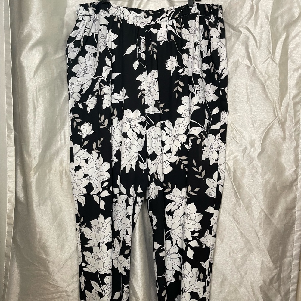 Plus Size Lane Bryant Wide Leg B&W Floral Flowy Summer Casual Trouser Pants